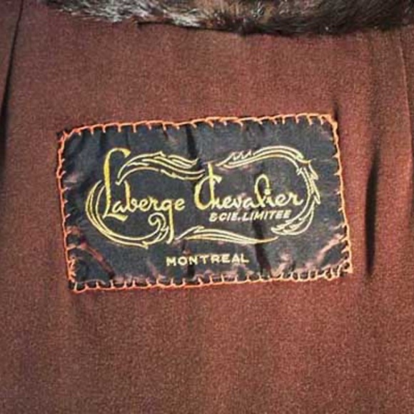 RUSSIAN SQUIRREL CAPE, 1964, EXCELLENT CONDITION, DARK BROWN, ONE SIZE FITS MOST - Picture 4 of 5